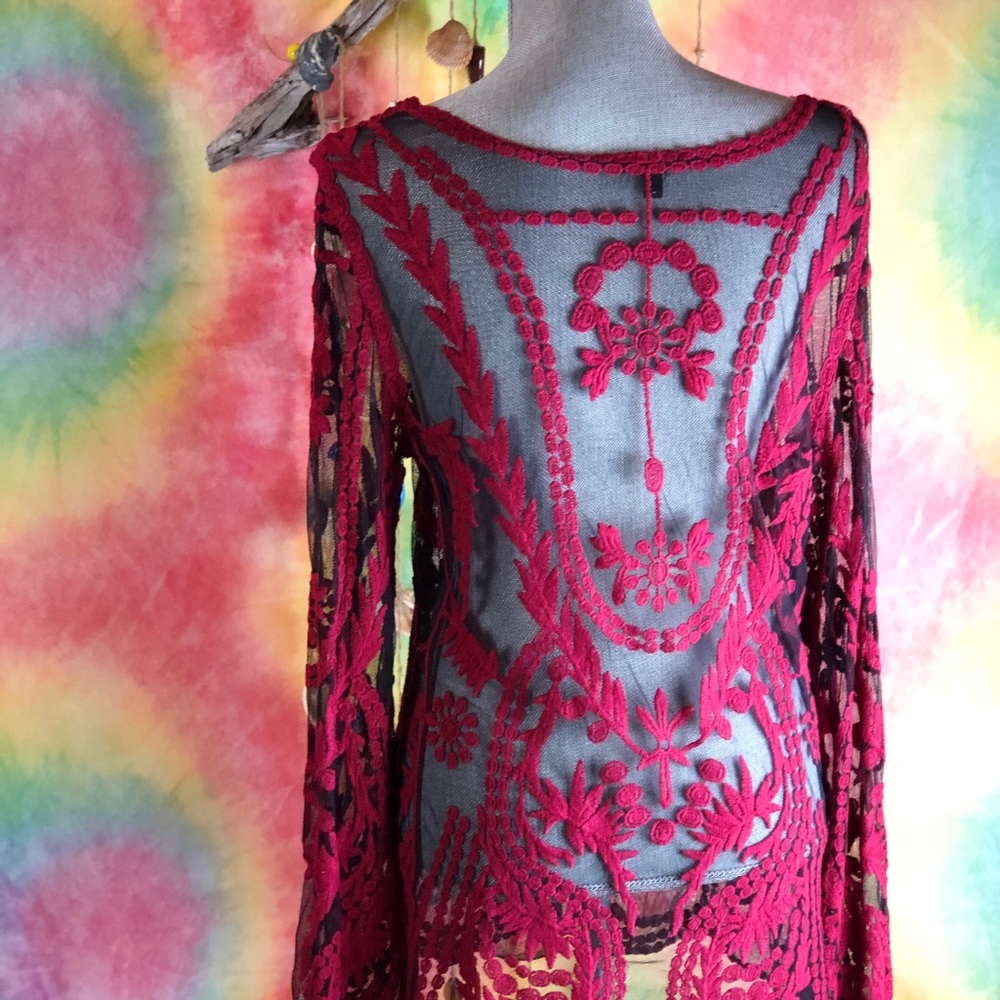 Gorgeous Deep red and Black sheer Lace long sleeved top EC - Picture 4 of 12